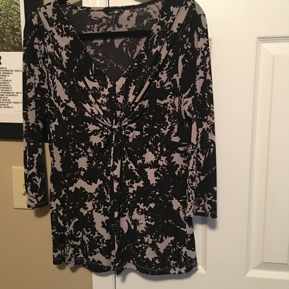 Daisy Fuentes Dressy Black and Gray Top